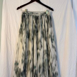 H&M Light Grey/Patterned Pleated Skirt